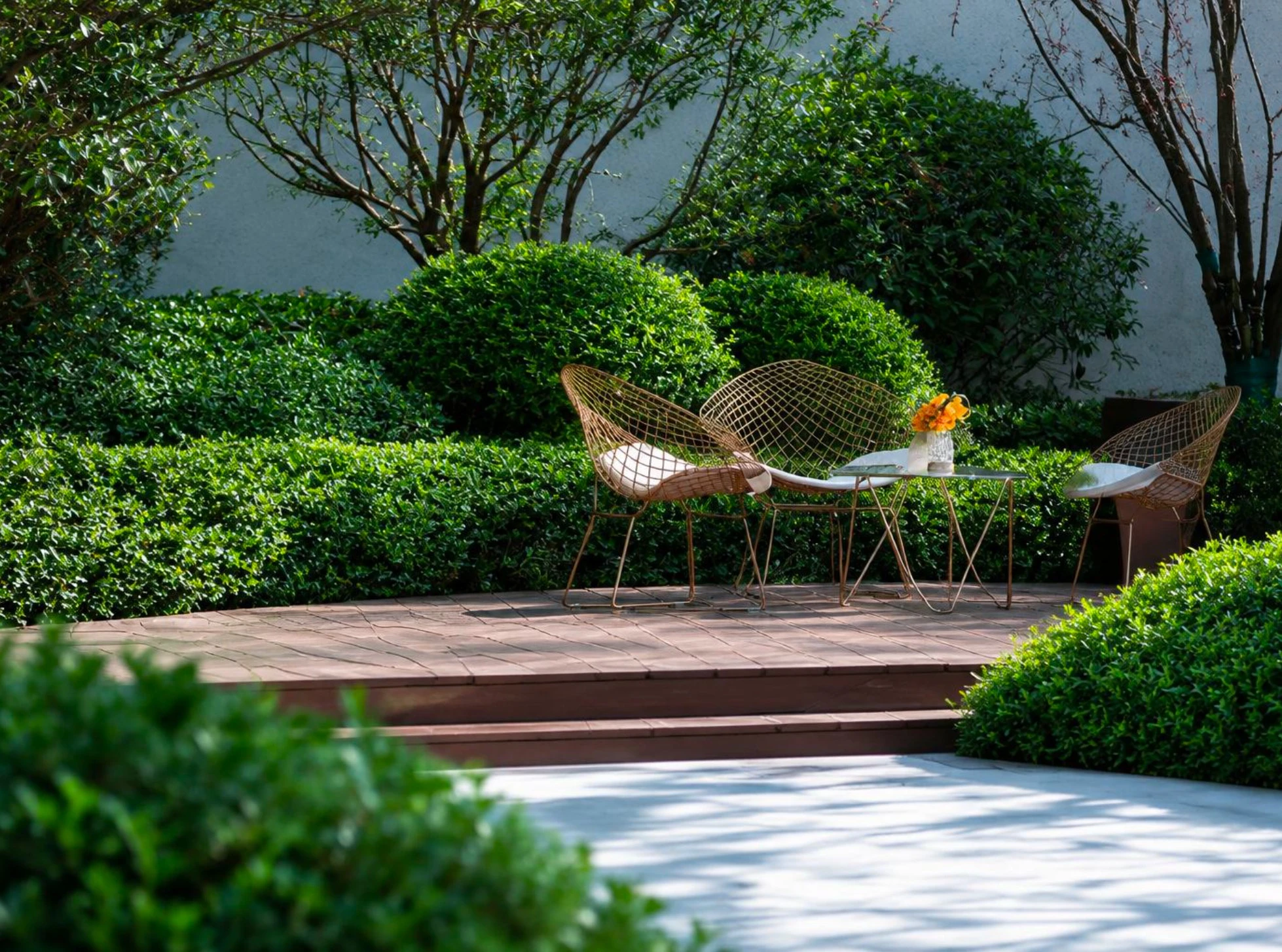Lush landscaped patio at Svatej